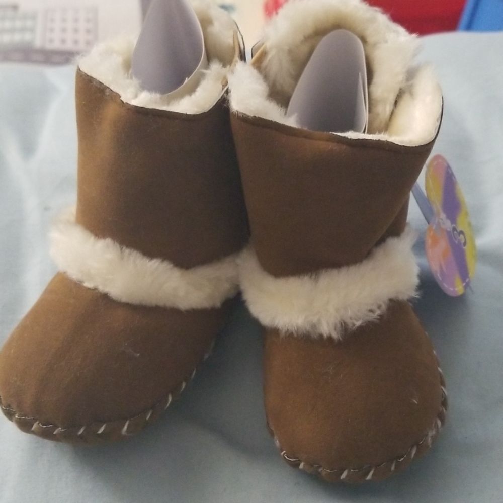 ❤Baby shoes SALE LAST 1 PAIR - Picture 2 of 3